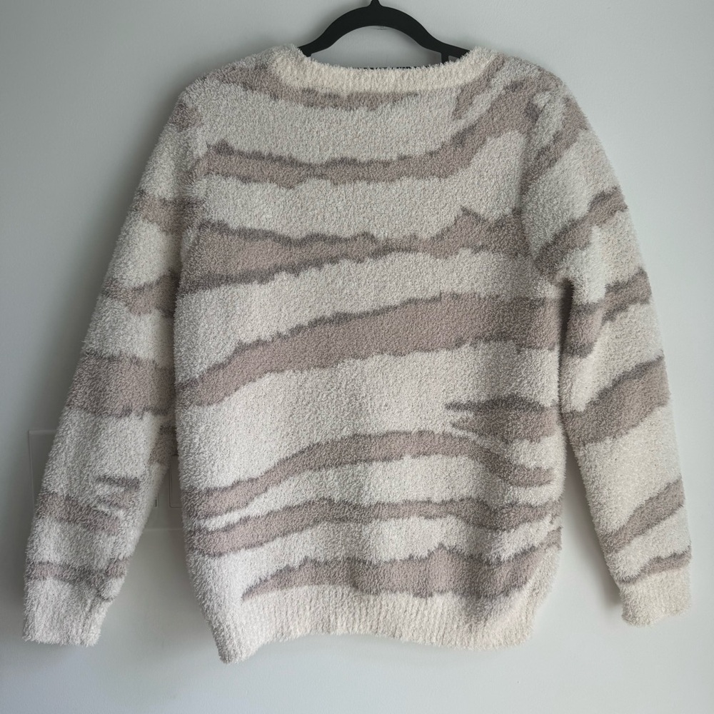 Barefoot Dreams CozyChic Women's S
Seaside Crewneck Pullover Zebra Print
Sweater - Picture 6 of 10